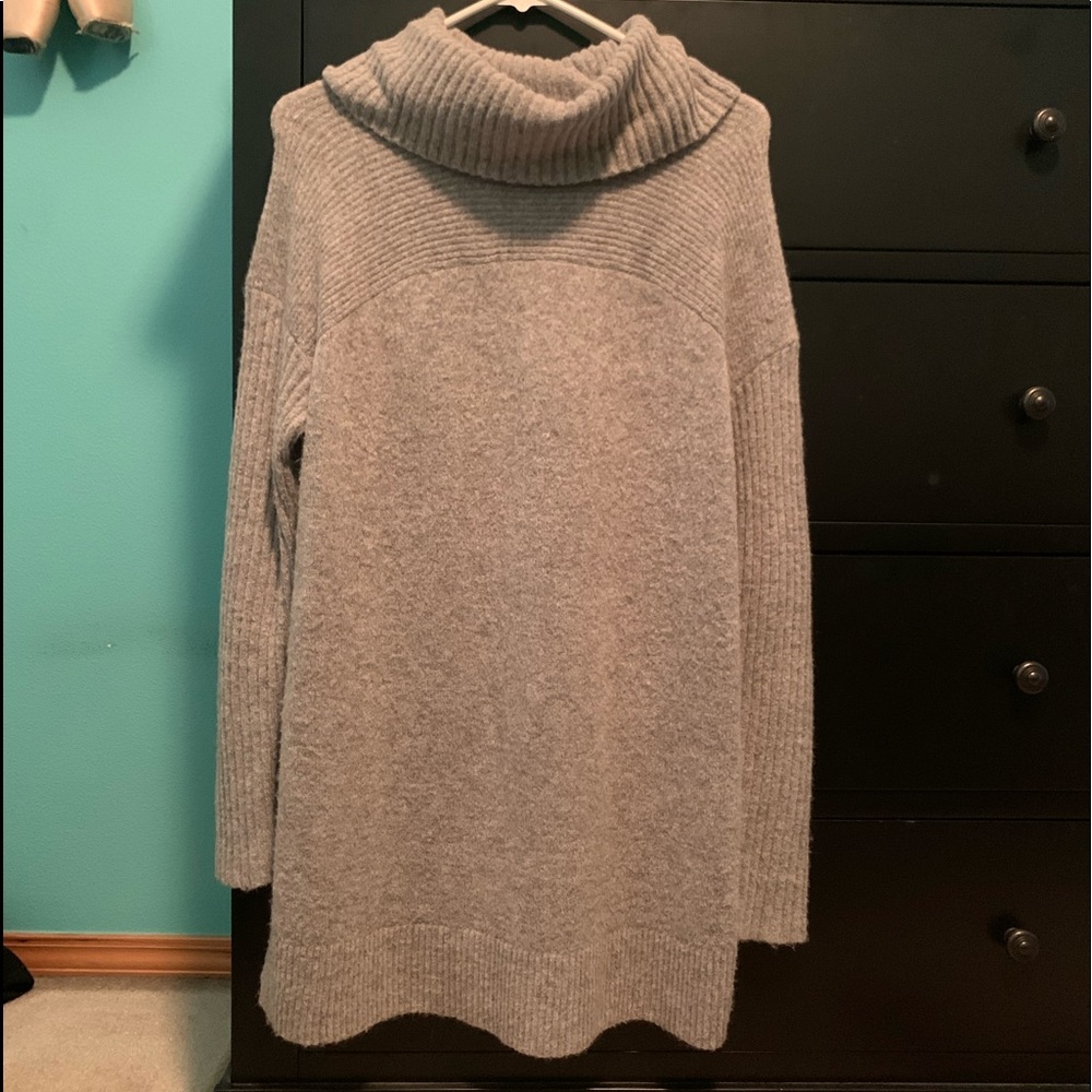 American Eagle Turtleneck